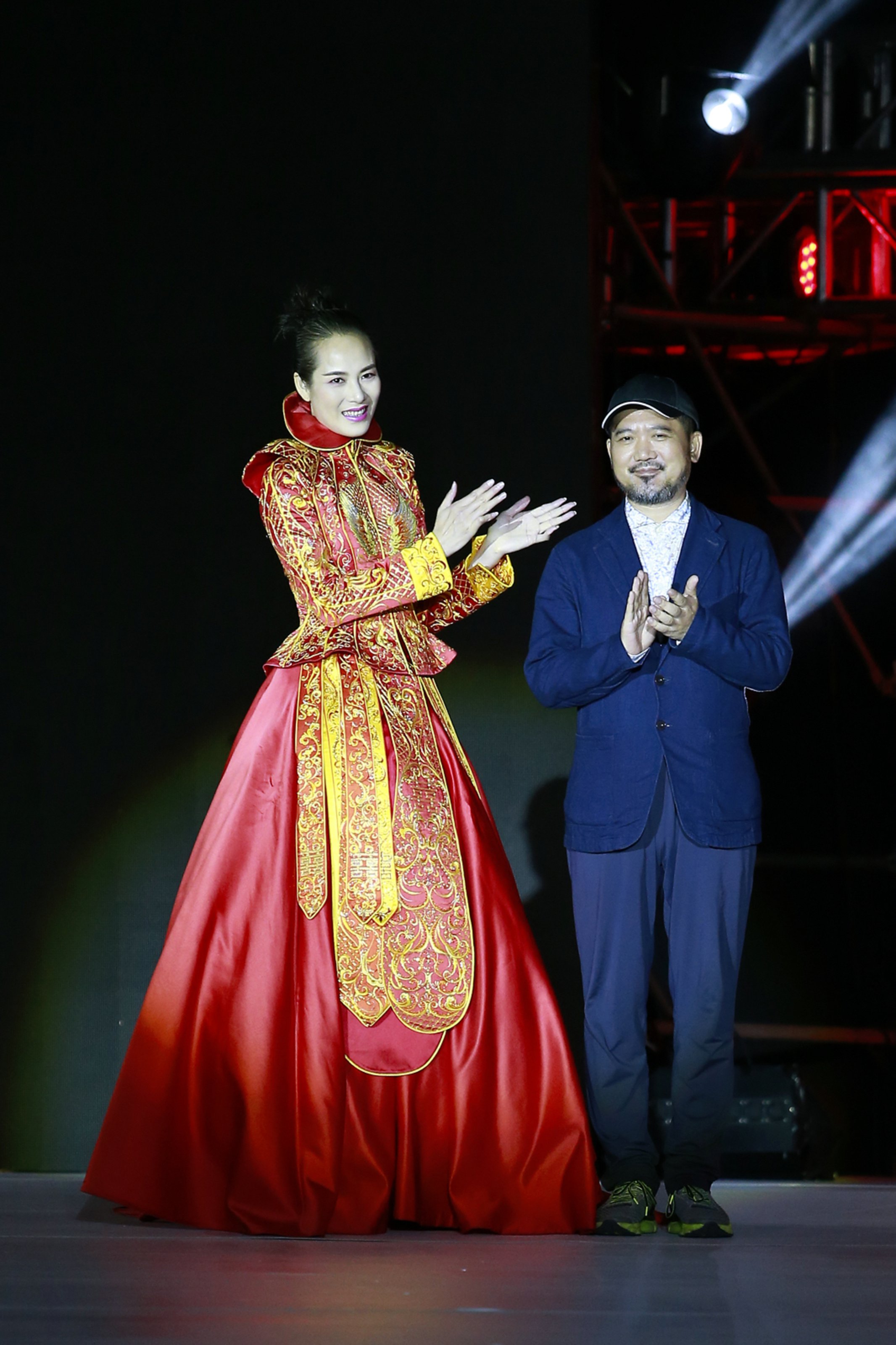 完美体育直播机构-激情碰撞：中韩豪门迎来对决(韩剧悲剧事件第15集未删版)